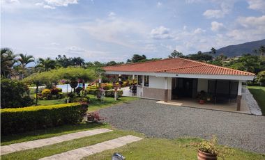CASA CAMPESTRE EN VENTA SANTA ELENA VIA EL CASTILLO CONJUNTO