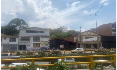 CASA COMERCIAL CERCA A LA BOLIVARIANA - SECTOR BULERAS - LAURELES