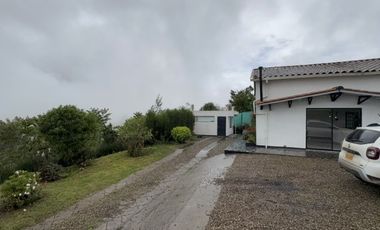 SE VENDE FINCA EN ZIPACÓN, VEREDA CHUSCAL, CON DOS CASAS