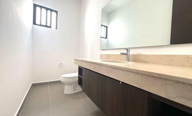 Casa en Privada de 4 recámaras con Piscina y Amenidades