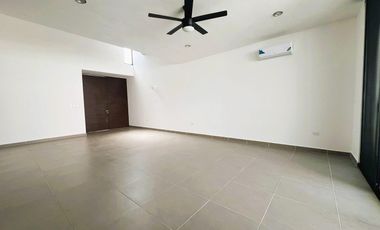 Casa en Privada de 4 recámaras con Piscina y Amenidades