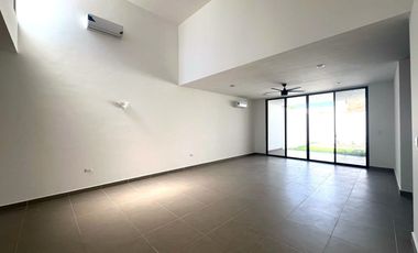 Casa en Privada de 4 recámaras con Piscina y Amenidades
