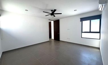 Casa en Privada de 4 recámaras con Piscina y Amenidades