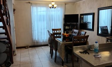 SE ARRIENDA CASA 4 DORMITORIOS Y  2 BAÑOS