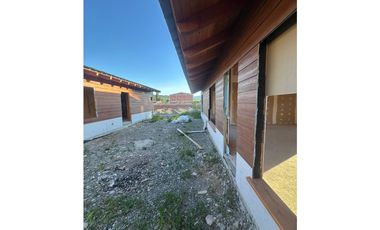 EN VENTA DOS CASAS A TERMINAR EN BARRIO ANDÉN, EL BOLSÓN CA-354
