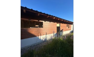 EN VENTA DOS CASAS A TERMINAR EN BARRIO ANDÉN, EL BOLSÓN CA-354