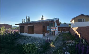 EN VENTA DOS CASAS A TERMINAR EN BARRIO ANDÉN, EL BOLSÓN CA-354