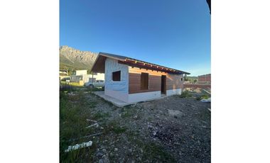 EN VENTA DOS CASAS A TERMINAR EN BARRIO ANDÉN, EL BOLSÓN CA-354