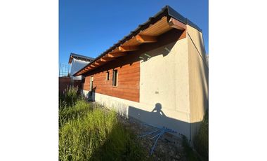 EN VENTA DOS CASAS A TERMINAR EN BARRIO ANDÉN, EL BOLSÓN CA-354