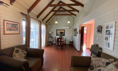 AMPLIA CASA CON EXCELENTE CONECTIVIDAD