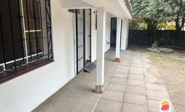 Casa en alquiler c/ cochera en Mendiolaza