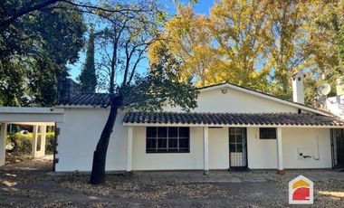 Casa en alquiler c/ cochera en Mendiolaza