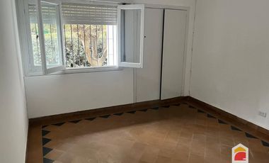 Casa en alquiler c/ cochera en Mendiolaza