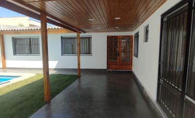 CASA EN SECTOR RESIDENCIAL AMPLIA LUMINOSA