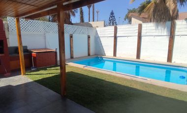 CASA EN SECTOR RESIDENCIAL AMPLIA LUMINOSA