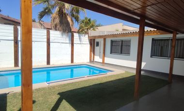 CASA EN SECTOR RESIDENCIAL AMPLIA LUMINOSA