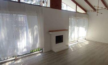 CASA EN SECTOR RESIDENCIAL AMPLIA LUMINOSA