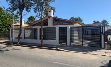 CASA EN SECTOR RESIDENCIAL AMPLIA LUMINOSA