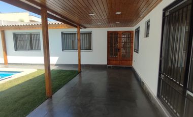CASA EN SECTOR RESIDENCIAL AMPLIA LUMINOSA