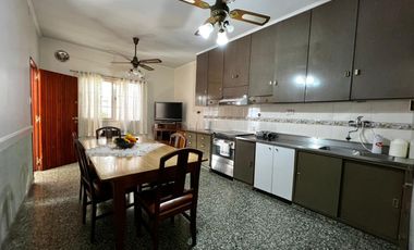 Casa 4 ambientes en venta en Olivos
