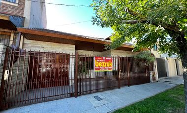 Casa 4 ambientes en venta en Olivos