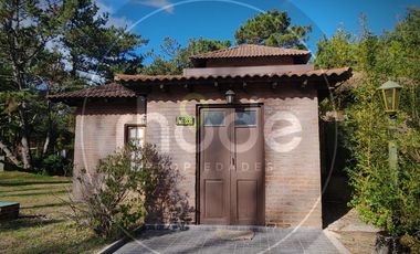 Casa a la venta en Costa del Este - Calle Los Geranios e/ Malvones y Madreselvas al 1023