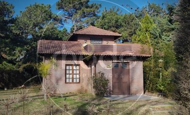 Casa a la venta en Costa del Este - Calle Los Geranios e/ Malvones y Madreselvas al 1023