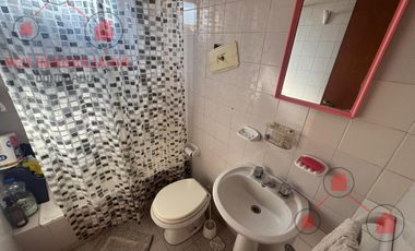 Departamento en primer piso con tres habitaciones, baño, cocina, living comedor, lavadero tipo balcón cerrado.-