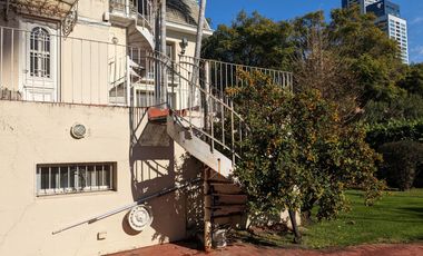 Casa de 4 plantas con Jardín, Pileta y Parilla en Venta - Barrio Parque - Palermo