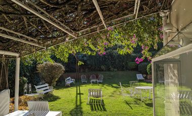 Casa de 4 plantas con Jardín, Pileta y Parilla en Venta - Barrio Parque - Palermo