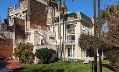 Casa de 4 plantas con Jardín, Pileta y Parilla en Venta - Barrio Parque - Palermo