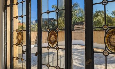 Casa de 4 plantas con Jardín, Pileta y Parilla en Venta - Barrio Parque - Palermo