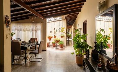 Casa en venta de 4 habitaciones con patio en Medellín, Bostón.
