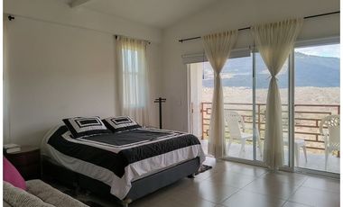 Casa lote en venta de 372m² con balcón en Pinchote, Castilla Real.