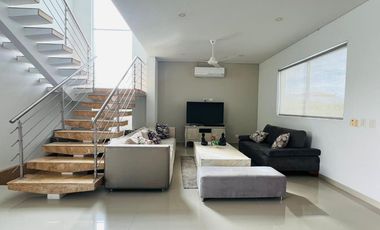 Casa lote en venta de 592m² con terraza en Flandes, Santa Ana.