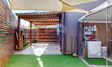 Casa equina en condominio