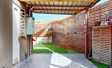 Casa equina en condominio