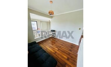 Casa en condominio de 4D+4B con moderno quincho