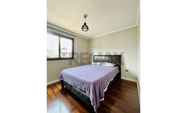 Casa en condominio de 4D+4B con moderno quincho