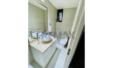 Casa en condominio de 4D+4B con moderno quincho