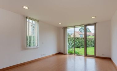 Casa en arriendo de 4 hab. en San Simón, Bogotá