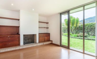 Casa en arriendo de 4 hab. en San Simón, Bogotá