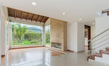 Casa en arriendo de 4 hab. en San Simón, Bogotá