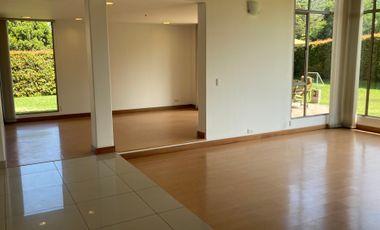 Casa en arriendo de 4 hab. en San Simón, Bogotá