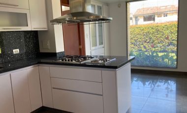Casa en arriendo de 4 hab. en San Simón, Bogotá
