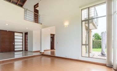 Casa en arriendo de 4 hab. en San Simón, Bogotá