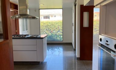 Casa en arriendo de 4 hab. en San Simón, Bogotá