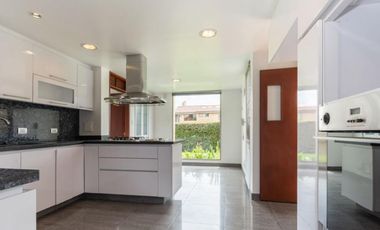 Casa en arriendo de 4 hab. en San Simón, Bogotá
