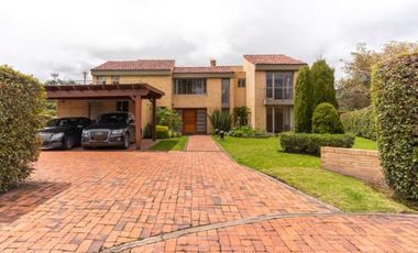 Casa en arriendo de 4 hab. en San Simón, Bogotá