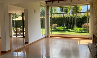 Casa en arriendo de 4 hab. en San Simón, Bogotá